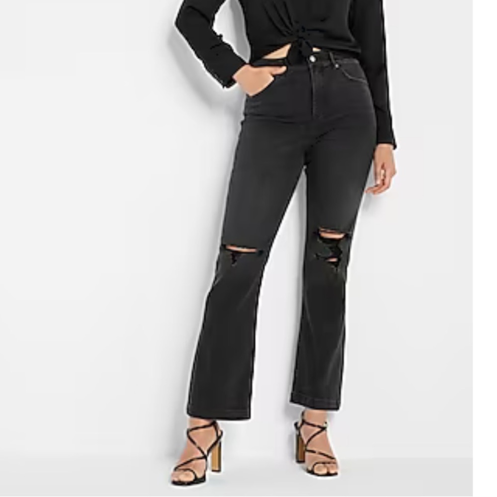 HIGH WAISTED BLACK RIPPED
90S BOOTCUT JEANS🌿🌹🌿